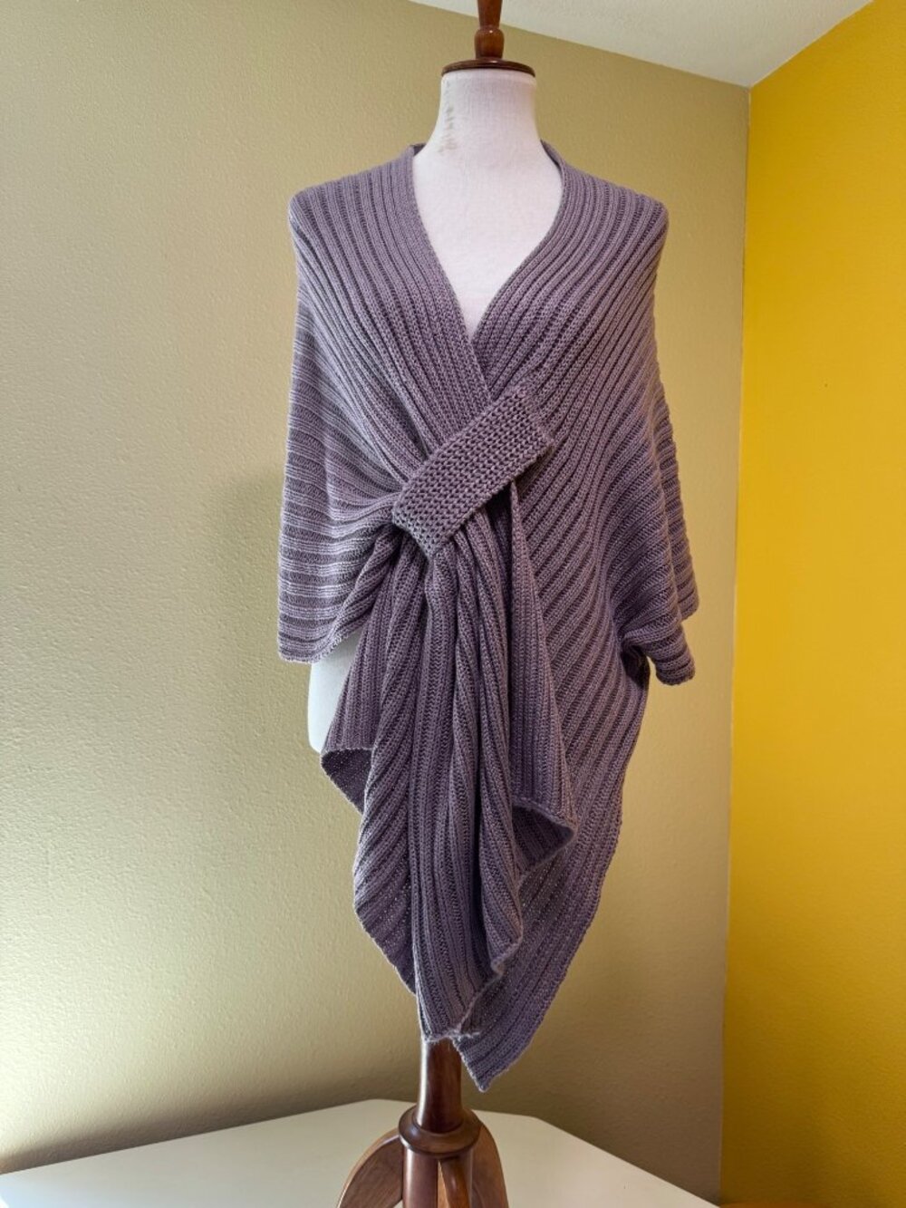 Chicos Josie Pull-Through Shrug Lilac Fog S/M Acrylic Lightweight Knit